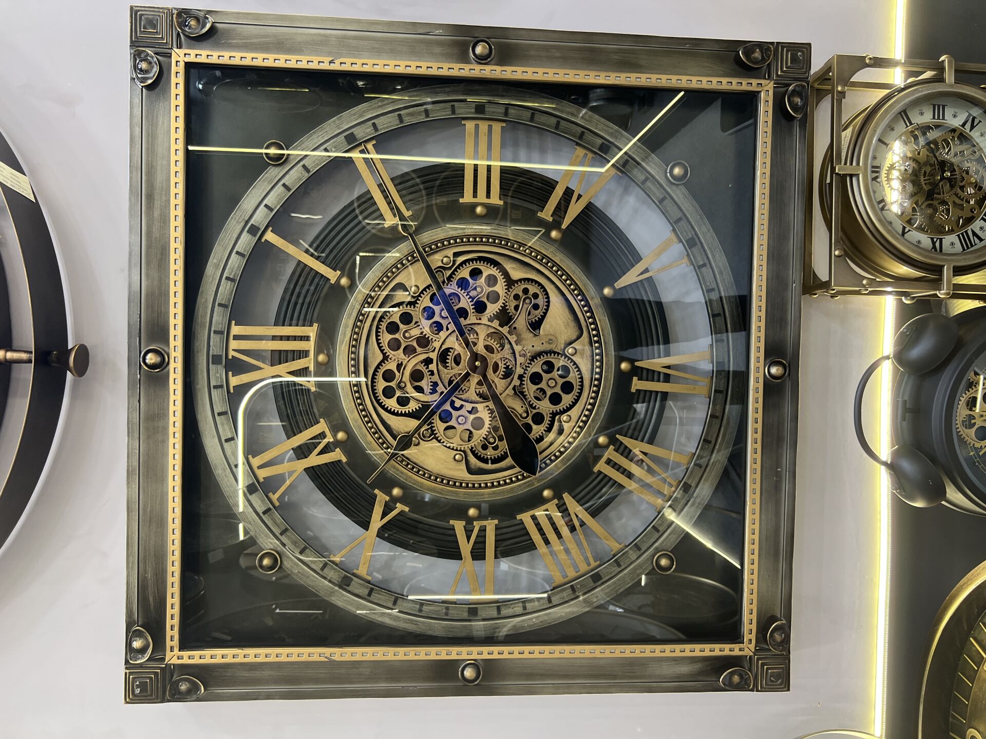 ÇARKLI DUVAR SAATİ METAL