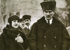Atatürk  Tablo